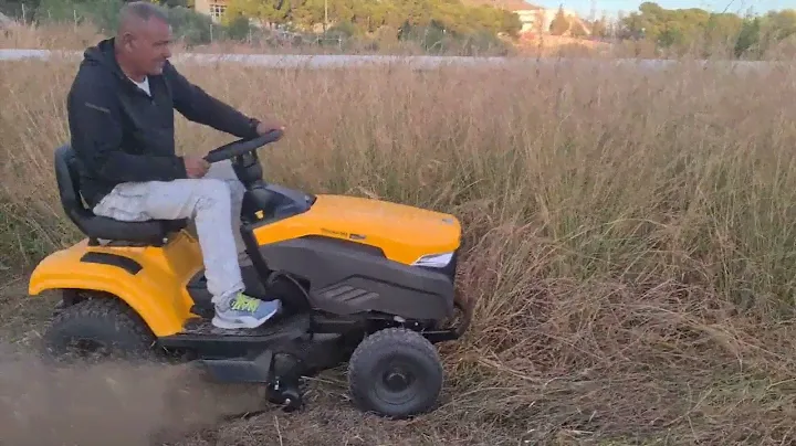Prueba tractor Stiga Tornado desbrozando.
